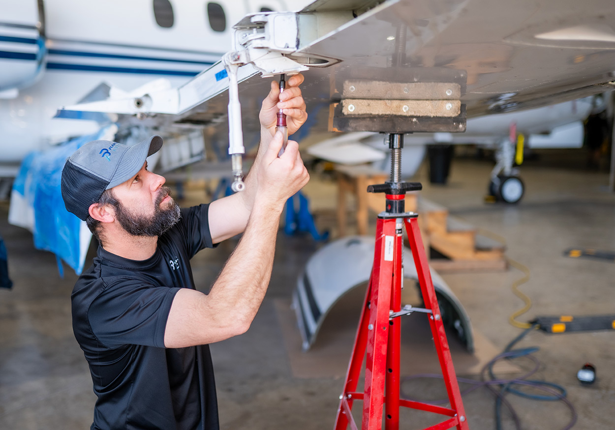 Winglet installation at Plane Place Aviation